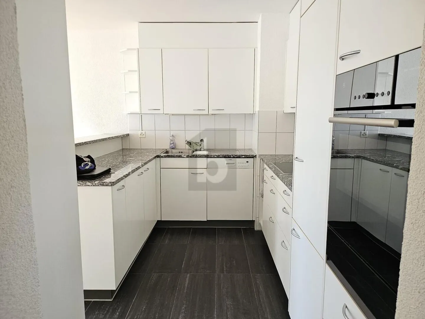 Charming Terrace Apartment - Photo 3 of 6