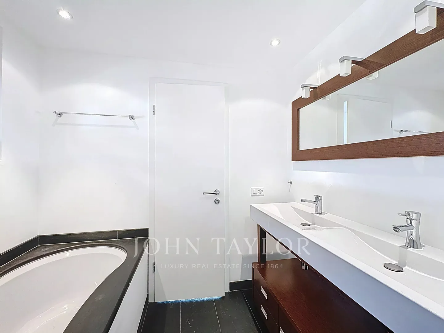 Chalet-Style Apartment in Montana - Photo 6 of 9