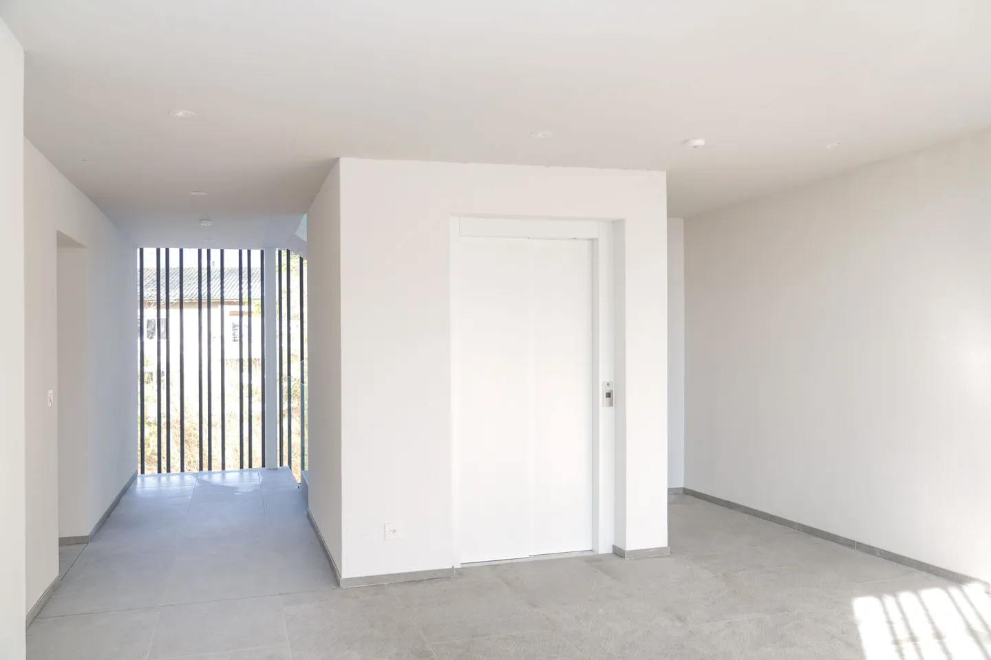 Appartamento moderno con ampia terrazza - Foto 11 di 12