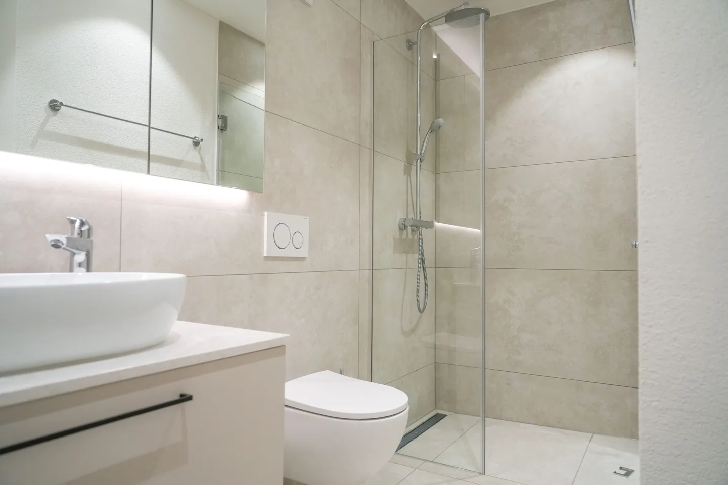 Appartamento moderno con ampia terrazza - Foto 9 di 12