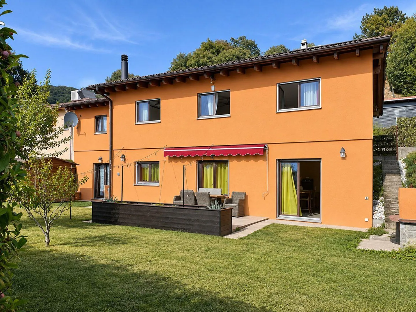 Casa unifamiliare con giardino e vista panoramica - Foto 1 di 16