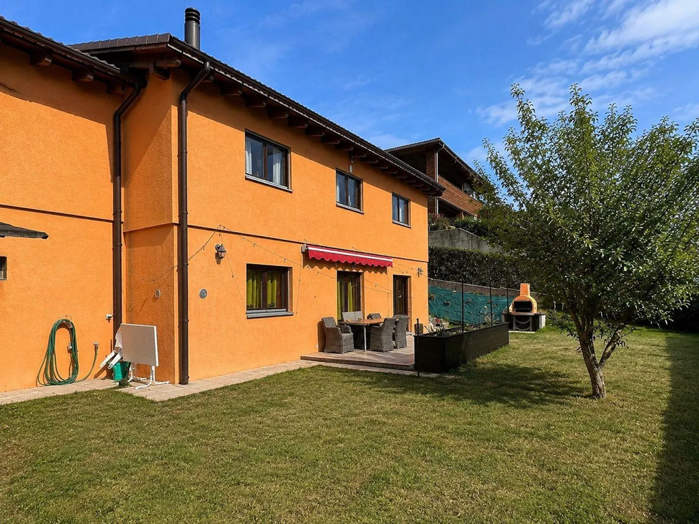 Casa unifamiliare con giardino e vista panoramica - Foto 2 di 16