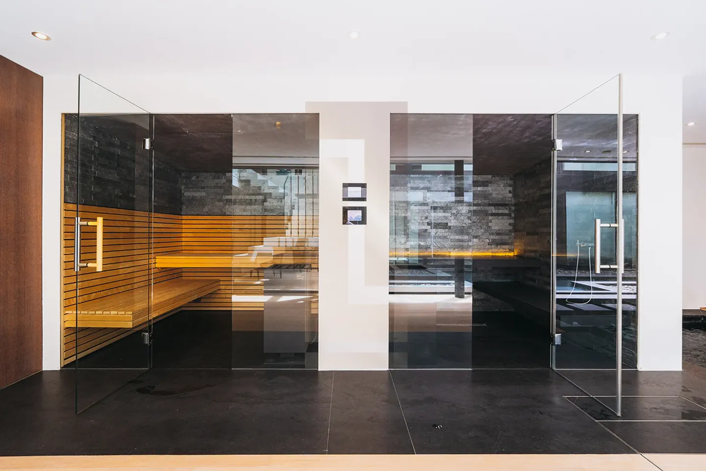 Magnificent furnished villa in contemporary style directly on the water - Photo 8 of 13