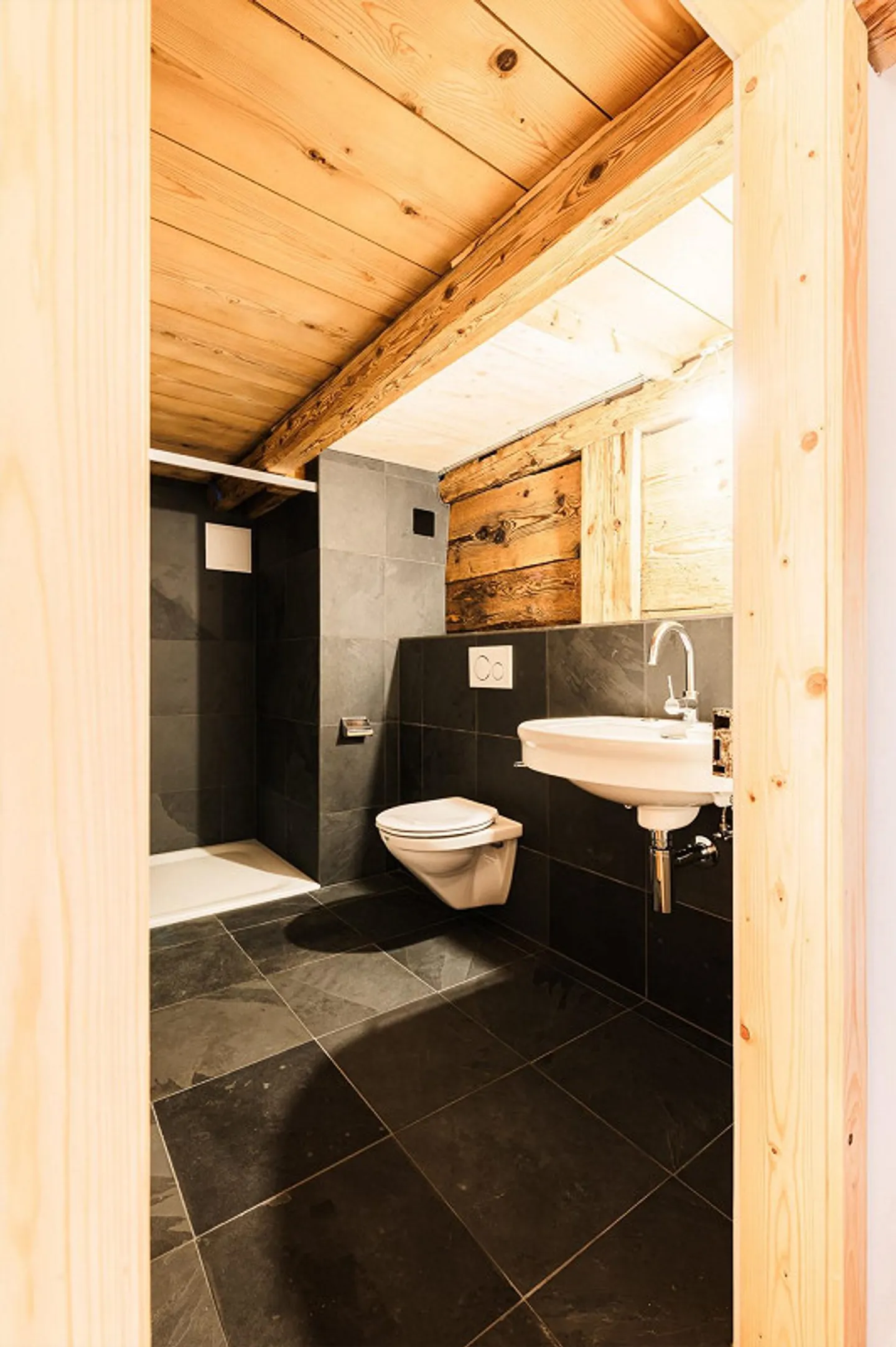Moderne denkmalpflegerische 3.5 Wohnung in Zell (ZH) mit Garten - Photo 3 sur 11