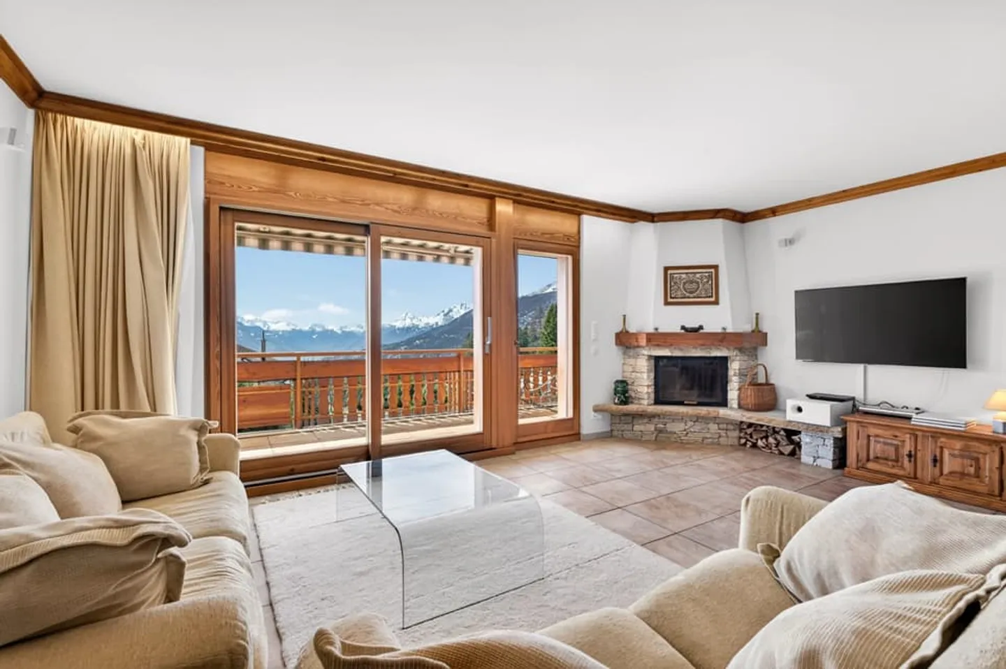 Helle Wohnung mit Panoramablick auf die Alpen und das Rhonetal - Foto 1 von 13