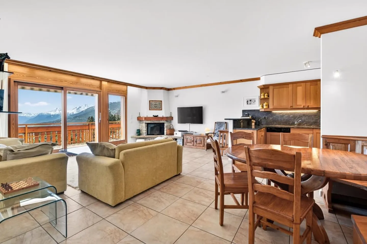 Helle Wohnung mit Panoramablick auf die Alpen und das Rhonetal - Foto 4 von 13