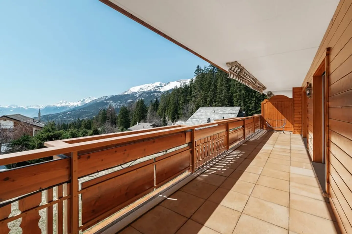 Helle Wohnung mit Panoramablick auf die Alpen und das Rhonetal - Foto 11 von 13