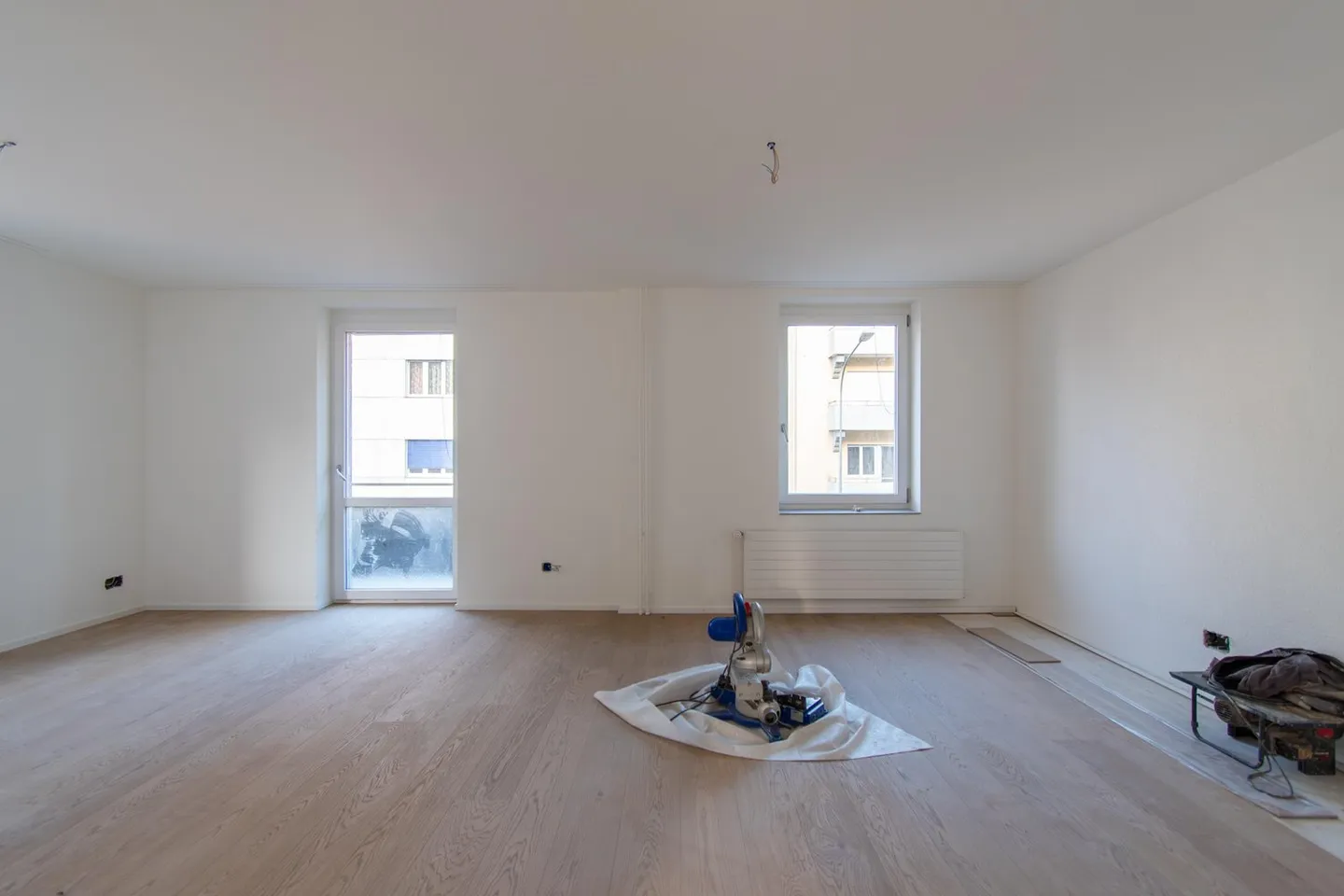 Grosszügige, renovierte 2.5 Zimmer-Wohnung mit Balkon - Foto 3 von 13