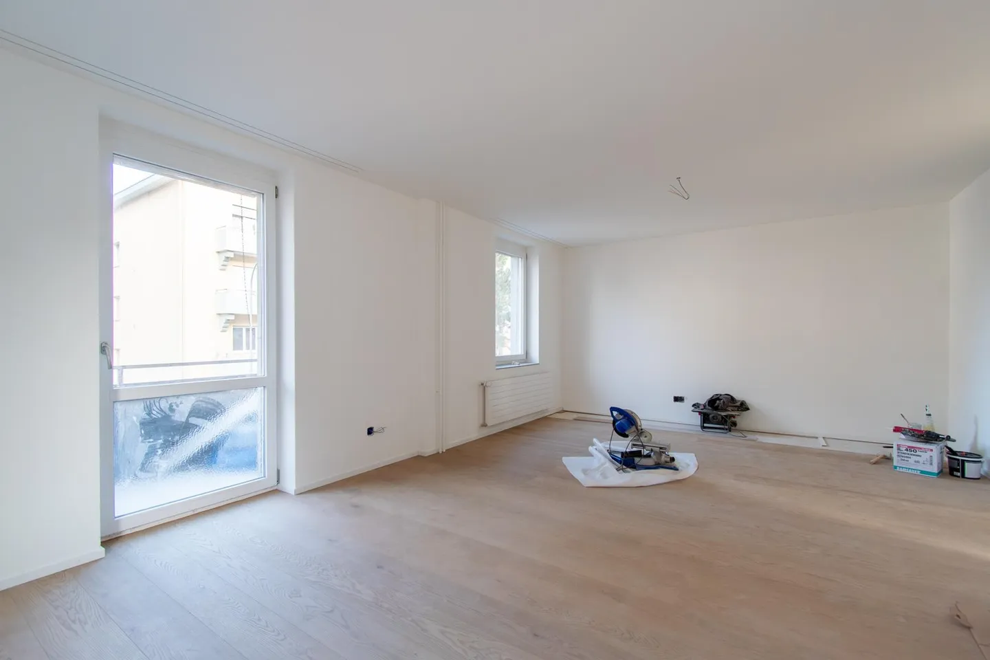 Grosszügige, renovierte 2.5 Zimmer-Wohnung mit Balkon - Foto 1 von 13
