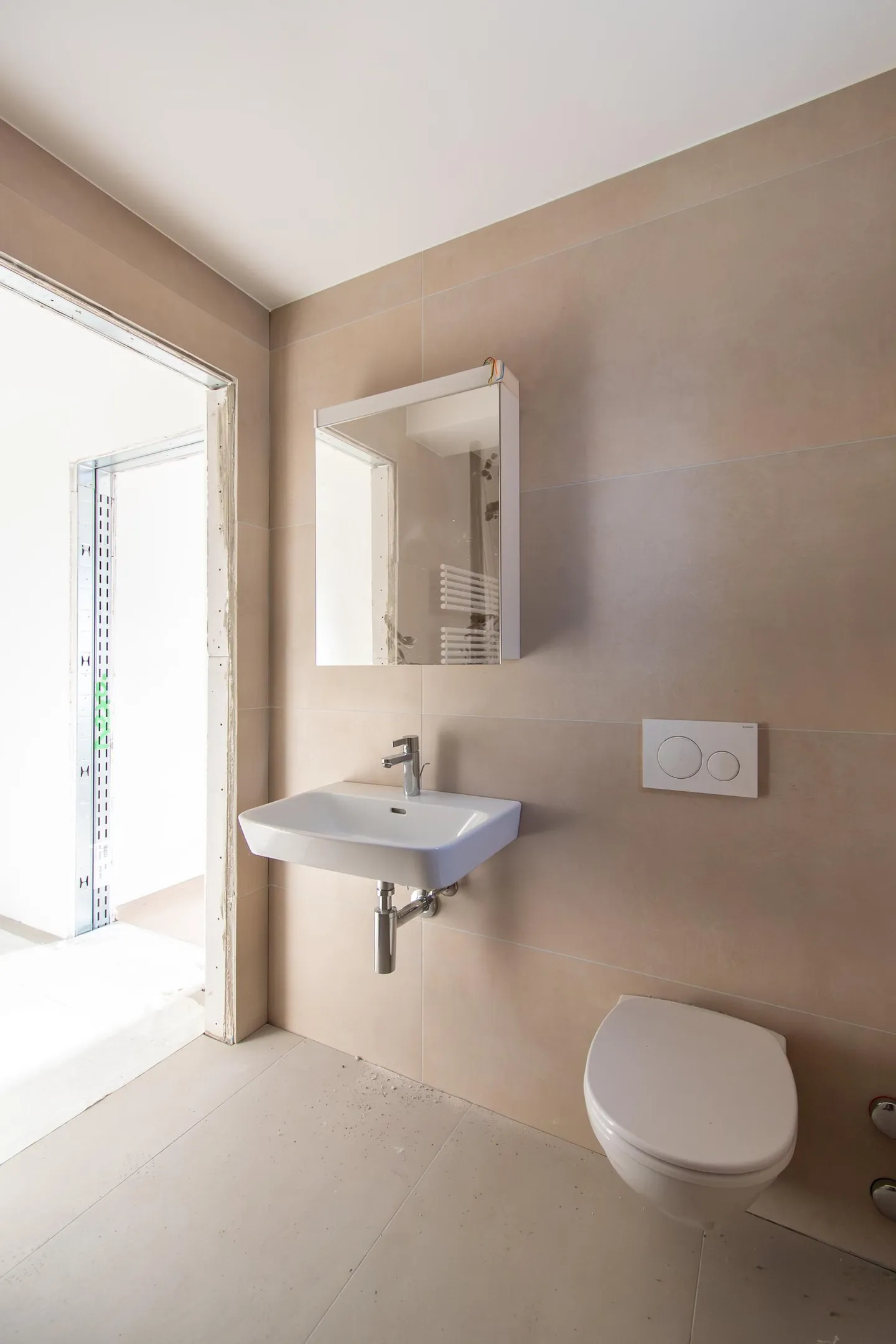 Grosszügige, renovierte 2.5 Zimmer-Wohnung mit Balkon - Foto 6 von 13