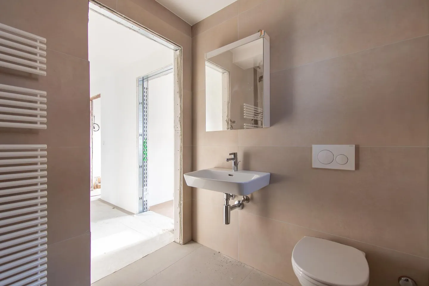 Grosszügige, renovierte 2.5 Zimmer-Wohnung mit Balkon - Foto 8 von 13