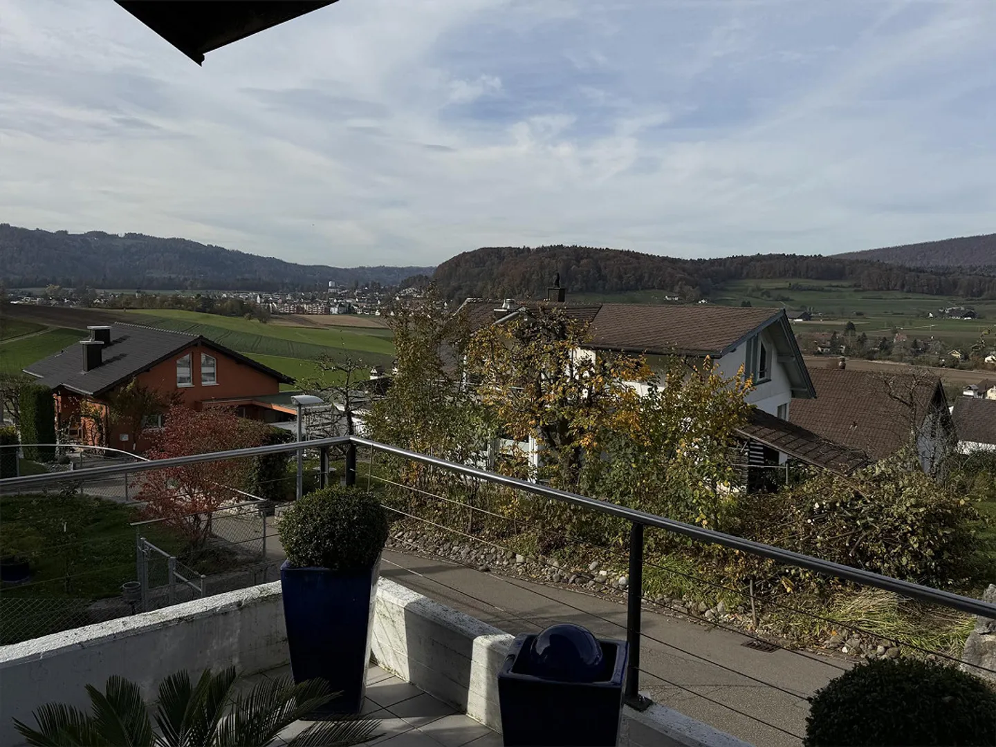 Bella casa unifamiliare con vista spettacolare in una posizione soleggiata - Foto 5 di 19