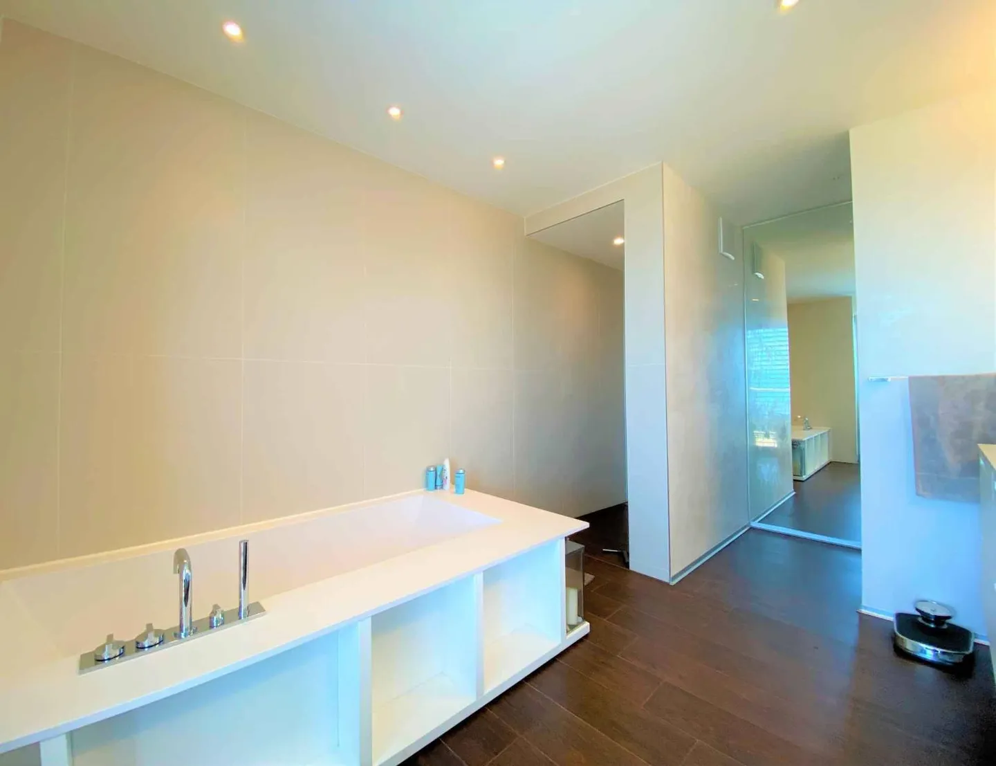 3.5 Room Apartment with High Standard and Breathtaking View of Lake Geneva - Photo 8 of 11