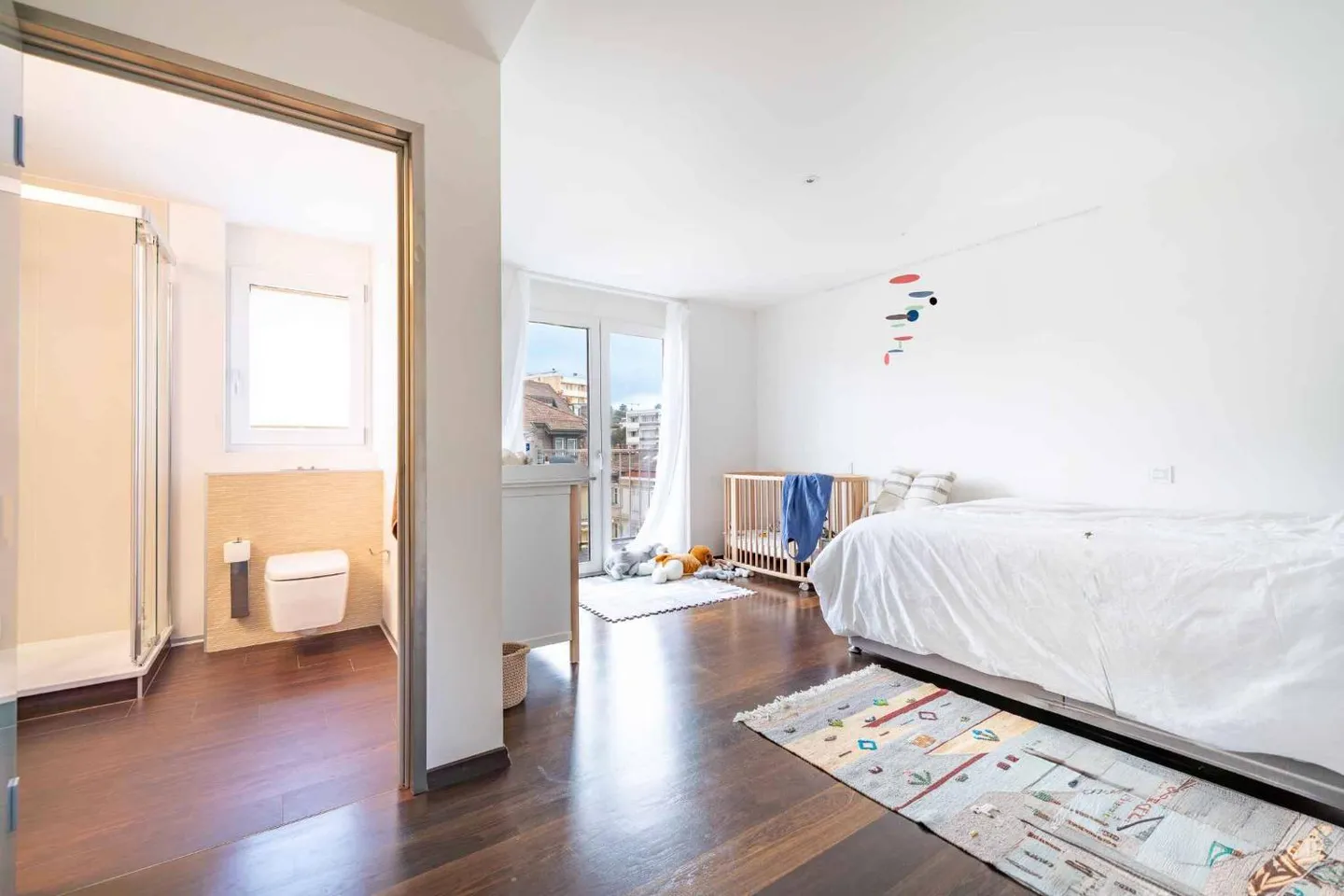3.5 Room Apartment with High Standard and Breathtaking View of Lake Geneva - Photo 9 of 11