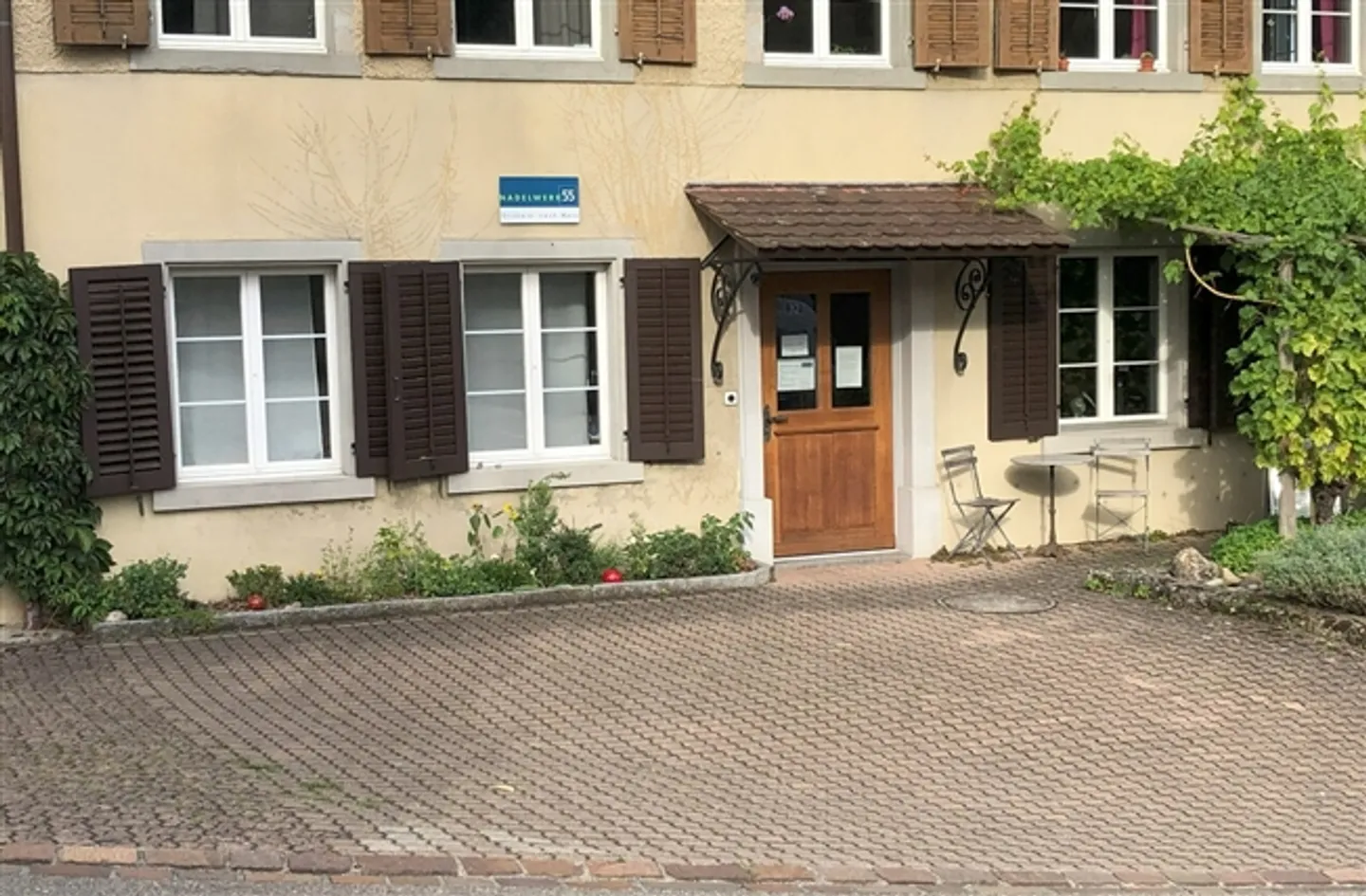 «praktisch - zentral - kundenfreundlich» - Foto 1 von 5