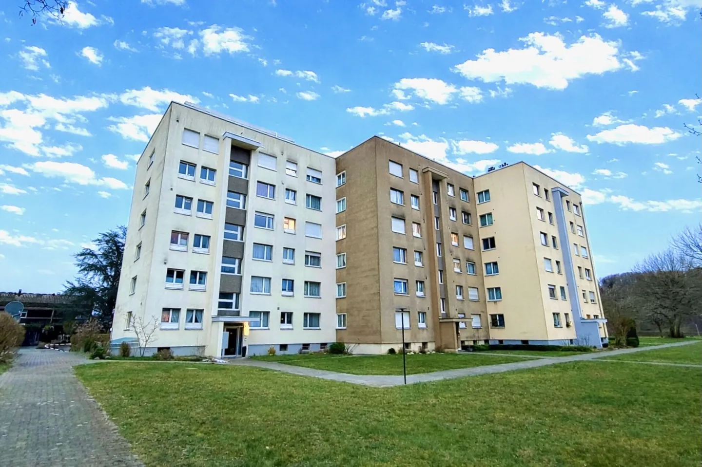 Charmante appartement de 2,5 pièces dans un emplacement parfait - Photo 1 sur 9