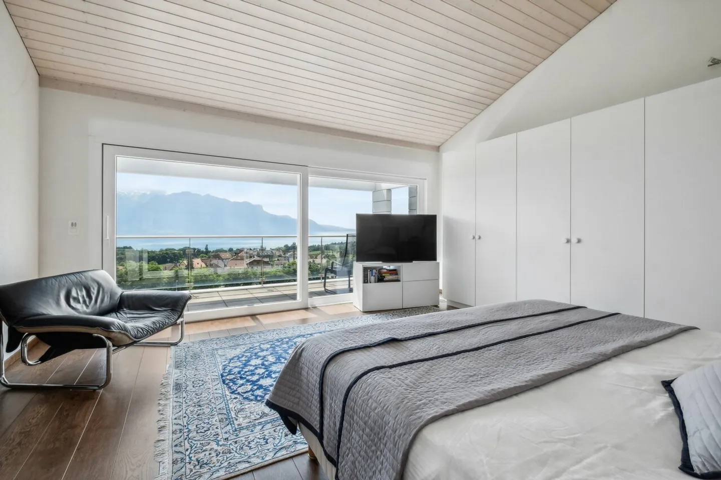 «Wunderschöne Villa mit atemberaubendem Seeblick» - Foto 5 von 10