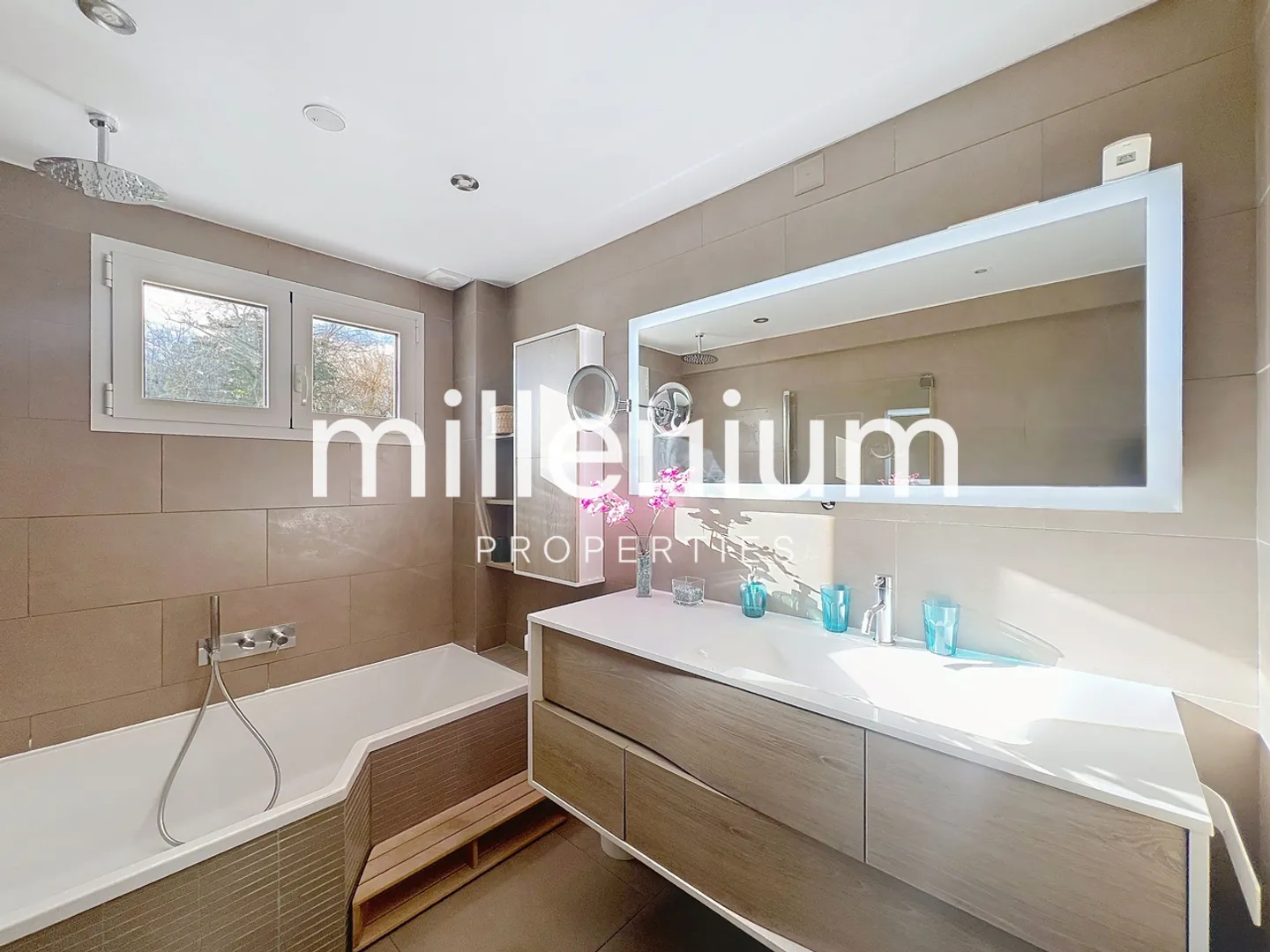 Beautiful apartment with garden and panoramic view - Photo 9 of 14