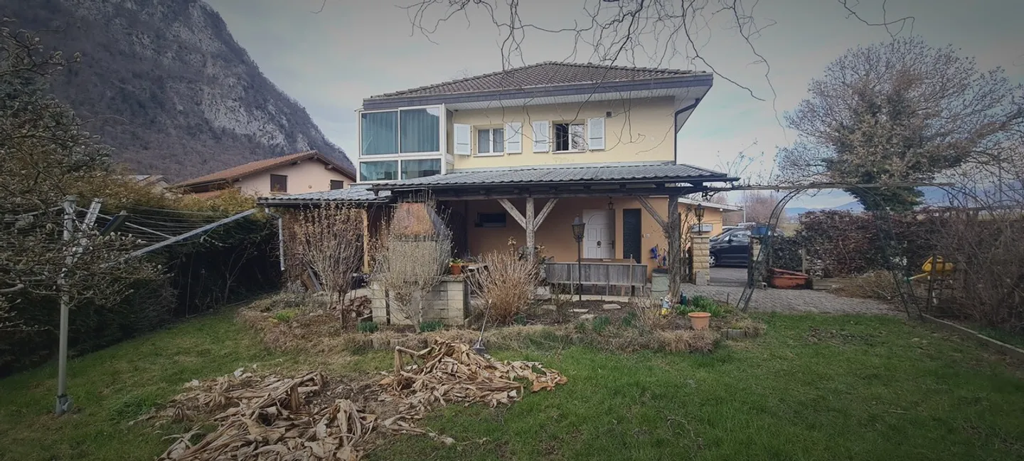 Grande maison avec 2 appartements de 3,5 pièces sur 672 m2 - Photo 2 sur 13