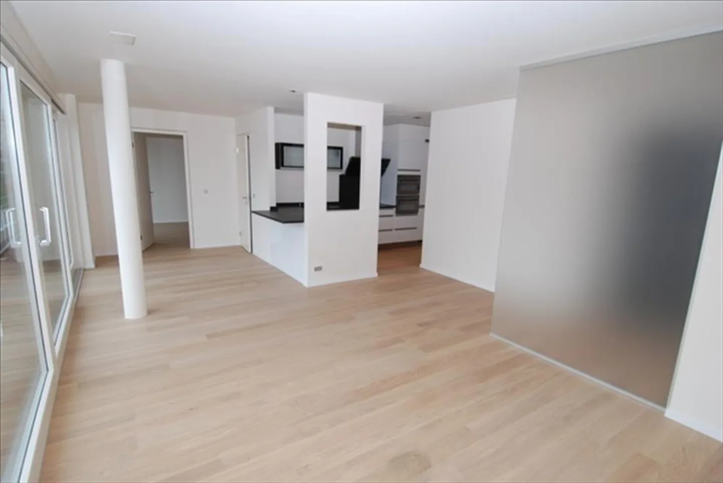 Magnifique et luxueux appartement de 2,5 pièces à OUCHY, avec une vue magnifique - Photo 2 sur 8