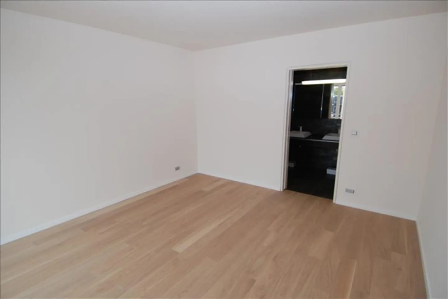 Magnifique et luxueux appartement de 2,5 pièces à OUCHY, avec une vue magnifique - Photo 3 sur 8