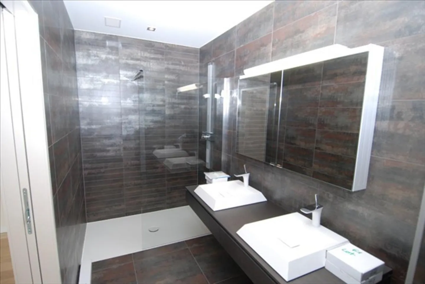 Magnifique et luxueux appartement de 2,5 pièces à OUCHY, avec une vue magnifique - Photo 4 sur 8