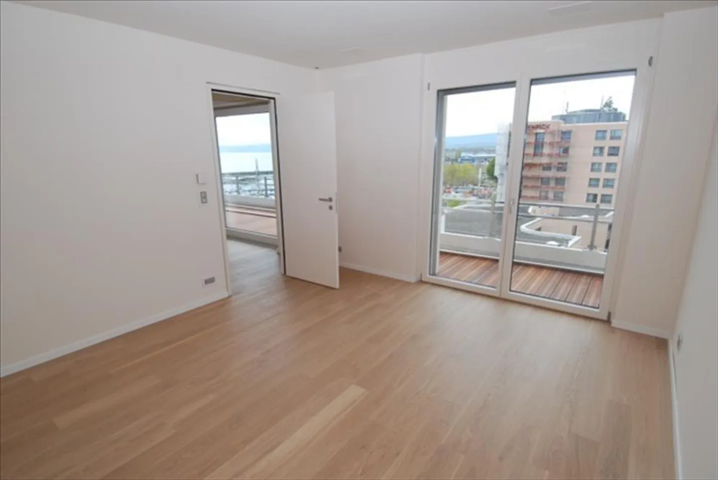 Magnifique et luxueux appartement de 2,5 pièces à OUCHY, avec une vue magnifique - Photo 5 sur 8
