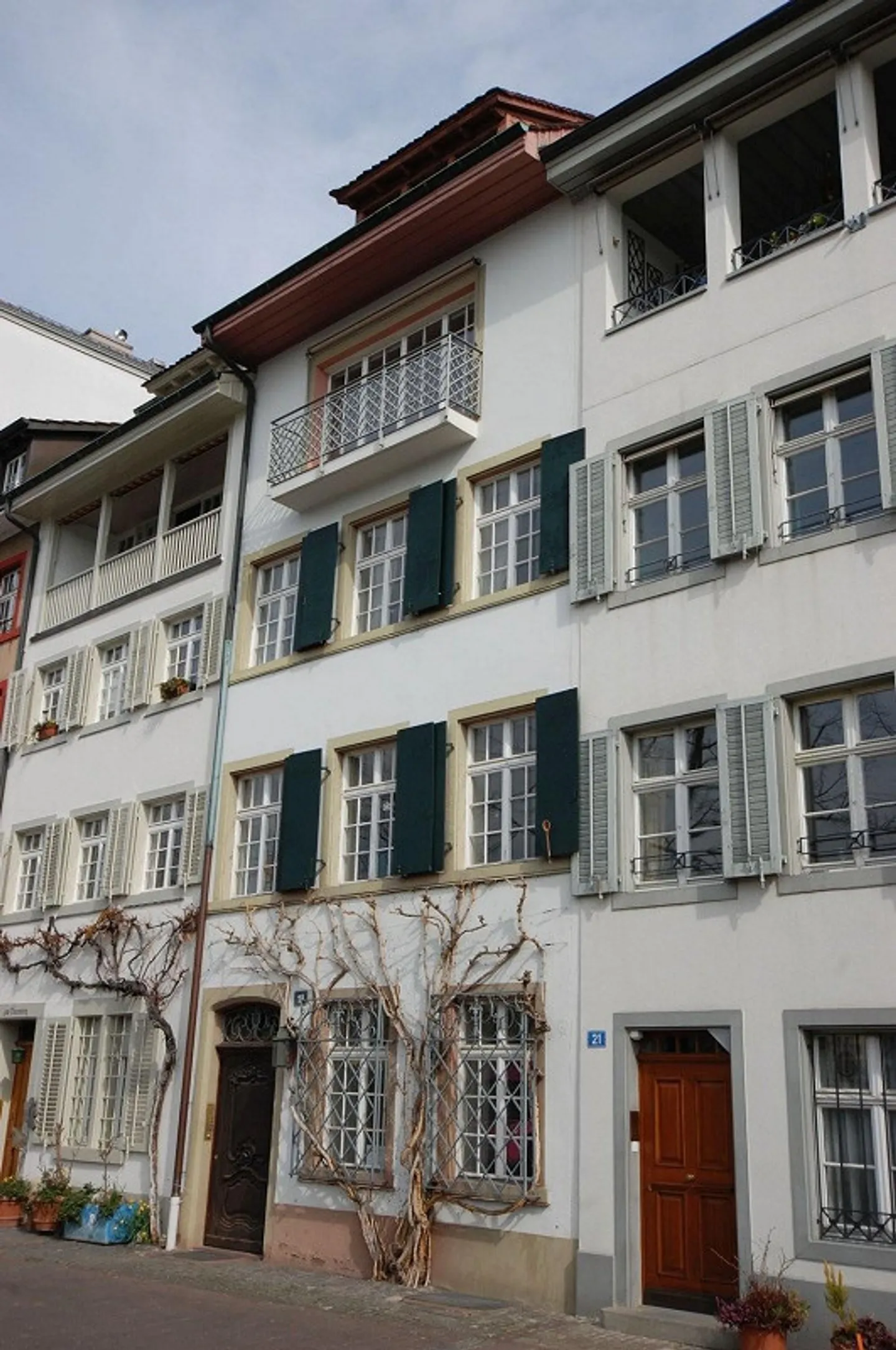 Dreamlike apartment with fireplace directly on the Rhine - Photo 3 of 12