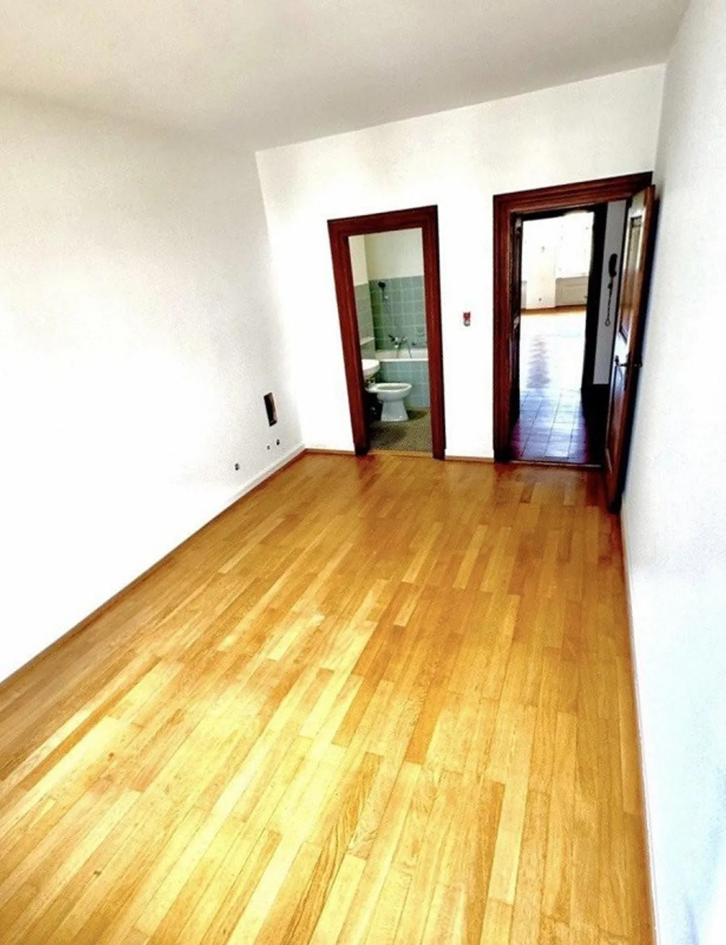 Dreamlike apartment with fireplace directly on the Rhine - Photo 11 of 12