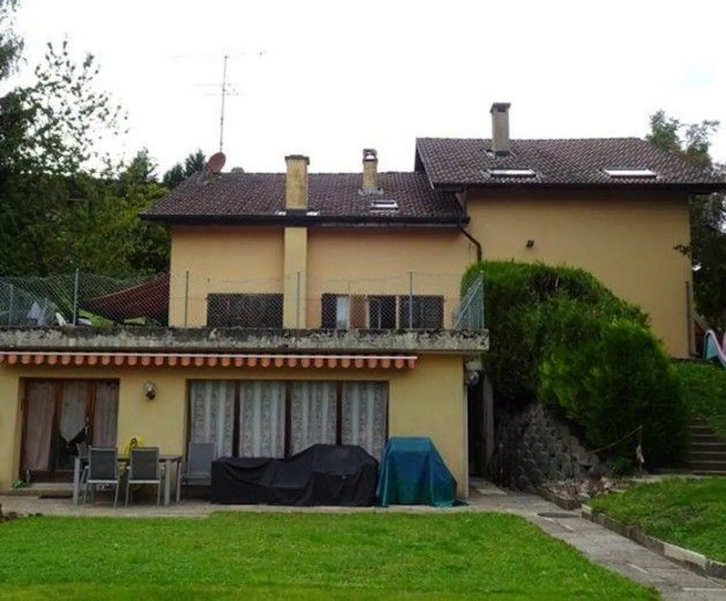 Family house with swimming pool - Photo 1 of 13