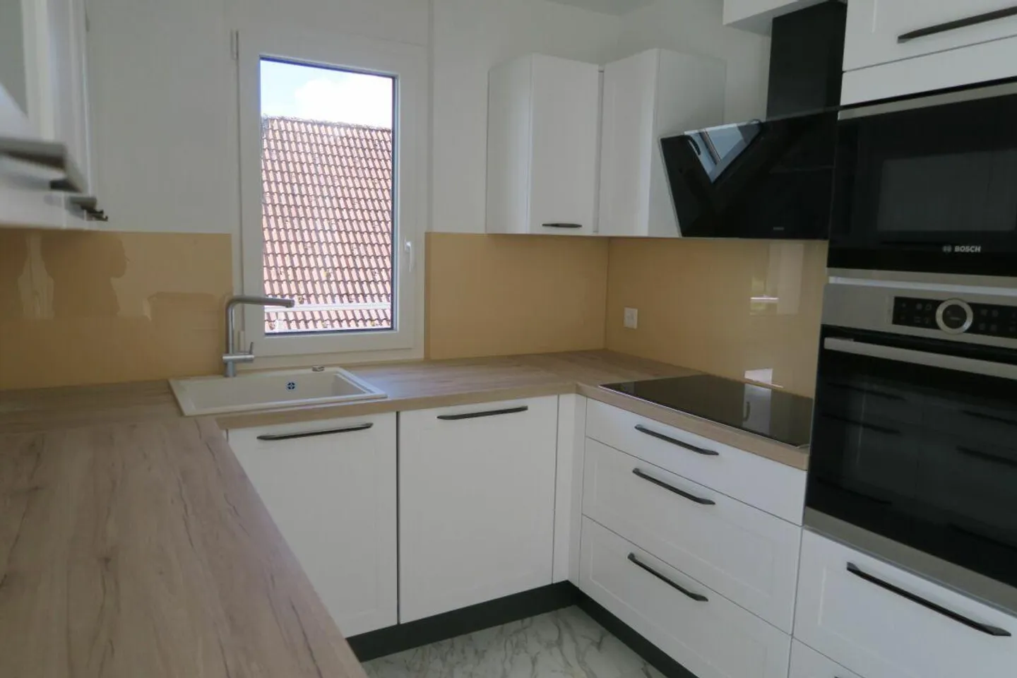 Well-kept, sunny and spacious apartment with a wide view - Photo 3 of 8