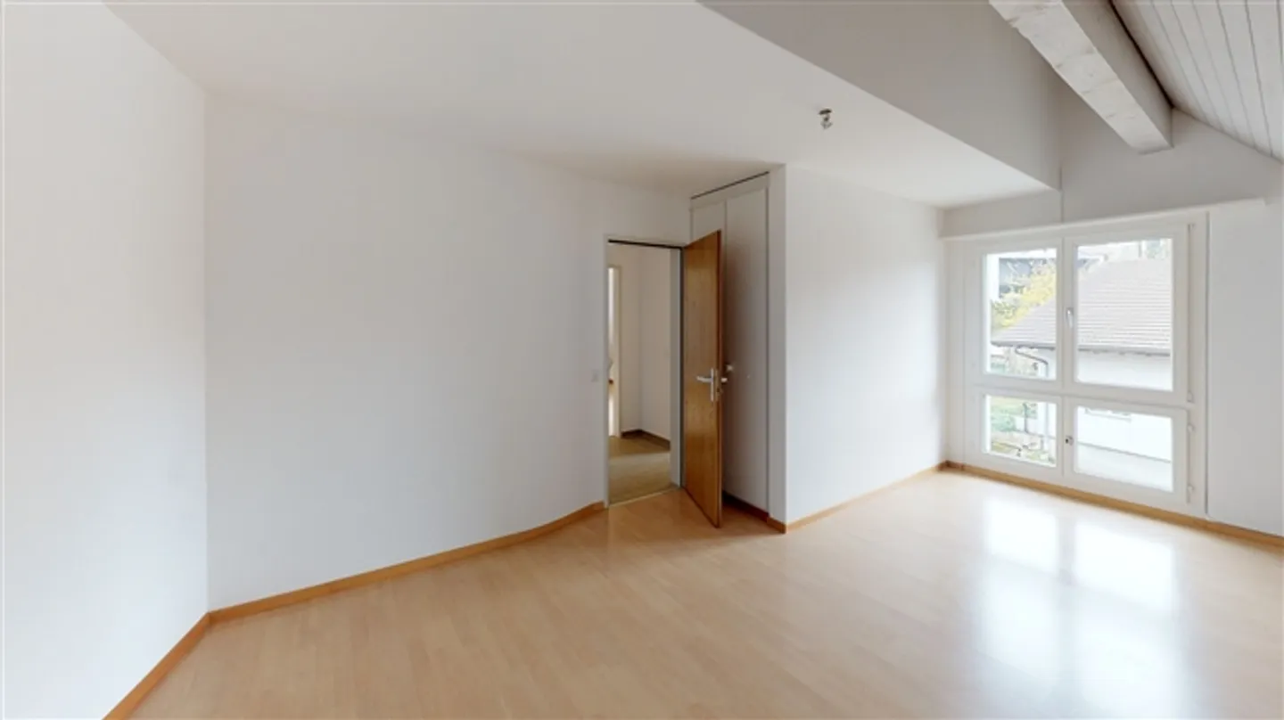 Spacious Maisonette Apartment for Rent in Dürnten - Photo 8 of 11