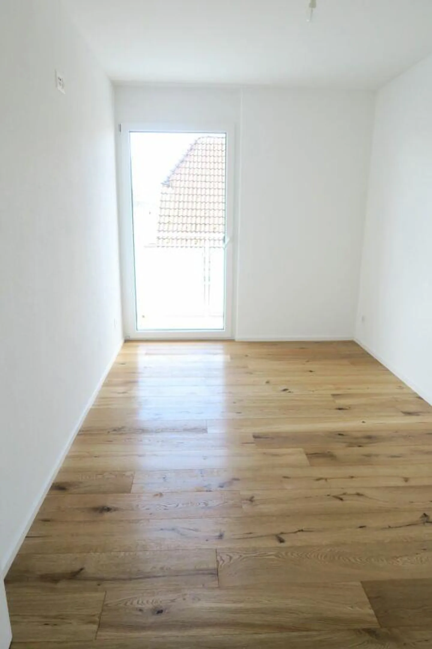 Well-kept, sunny and spacious apartment with a wide view - Photo 7 of 8
