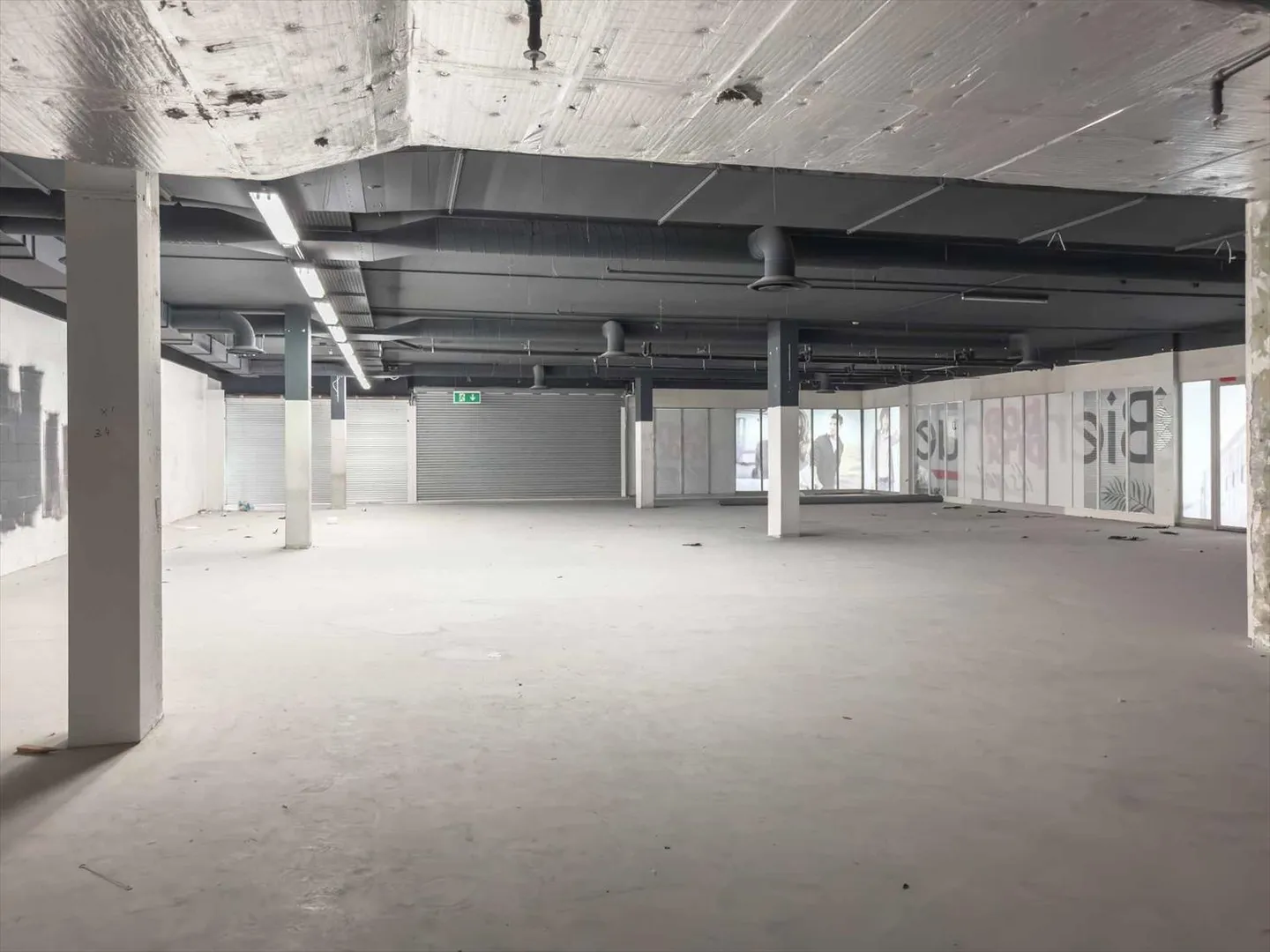 Superbe arcade divisible dans un Centre Commercial avec une grande visibilité - Photo 4 sur 4