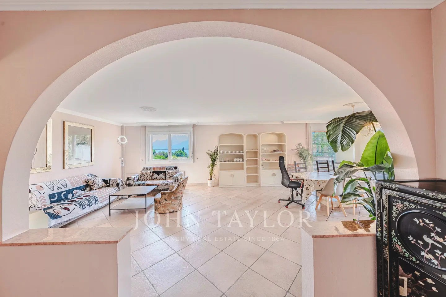 EXKLUSIVITÄT! 4,5-Zimmer-Wohnung nur wenige Schritte vom See entfernt - Foto 1 von 8