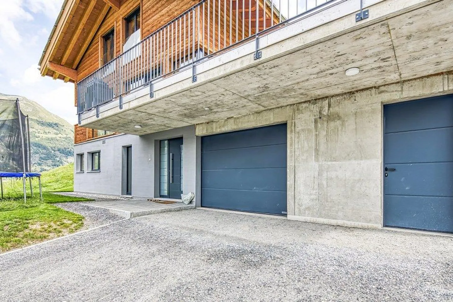 Lassen Sie sich von diesem stilvollen Einfamilienhaus begeistern! - Foto 8 von 13