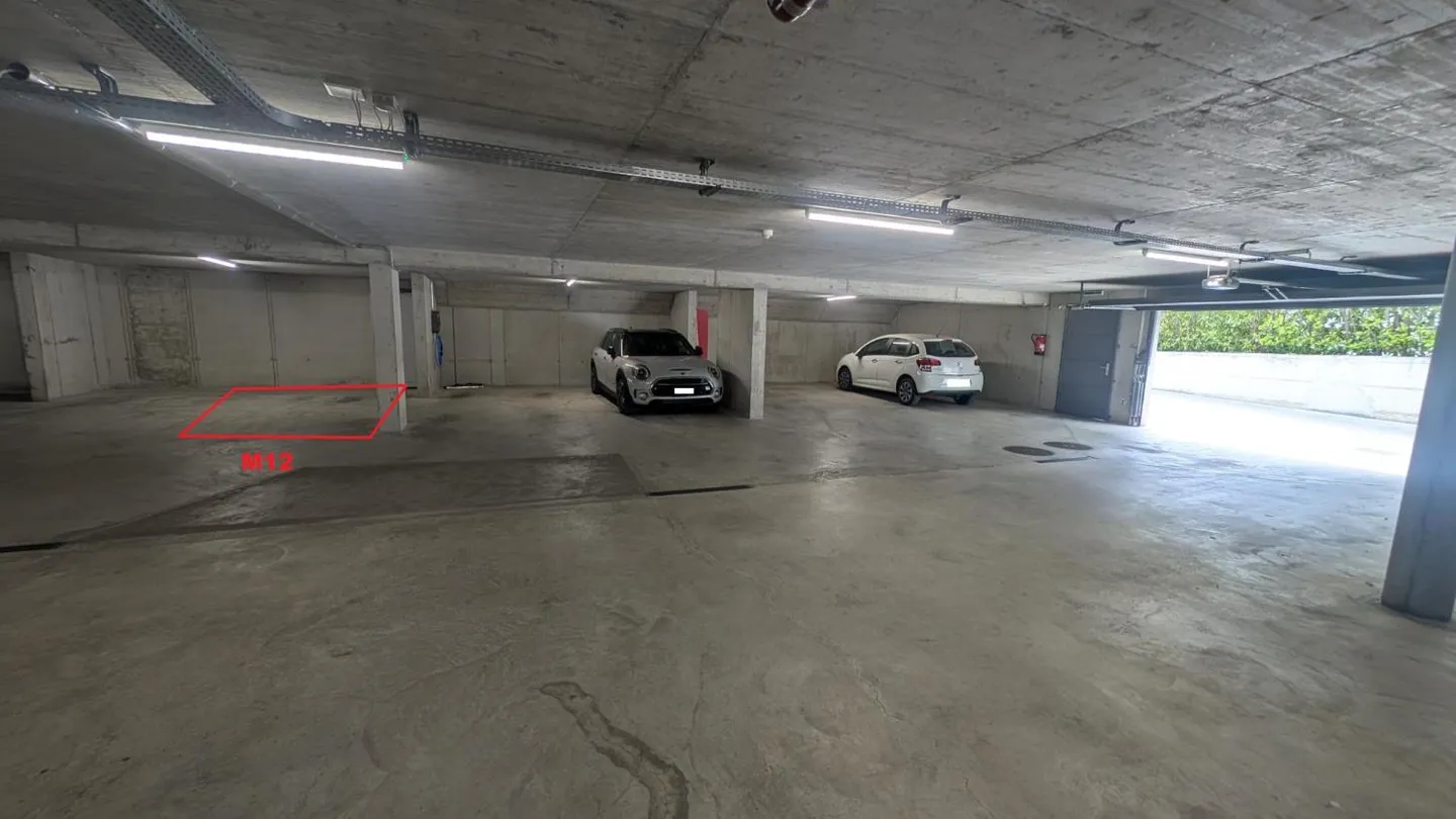 Parking Intérieur dans Quartier Calme - Photo 2 sur 2