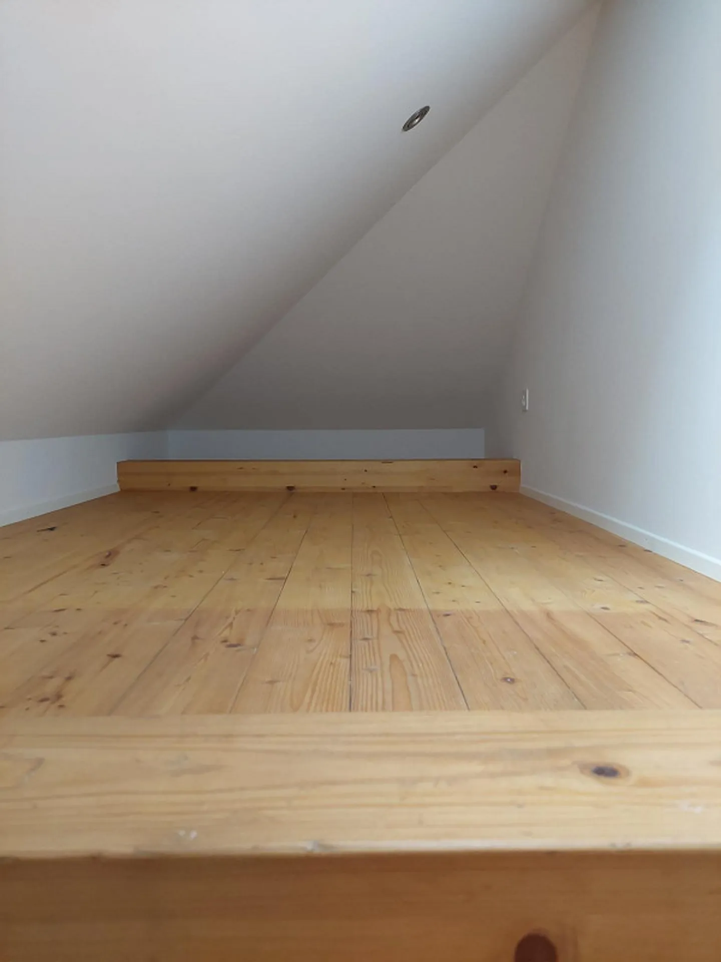 1 1/2 room attic apartment built to high and modern standards - Photo 25 of 29