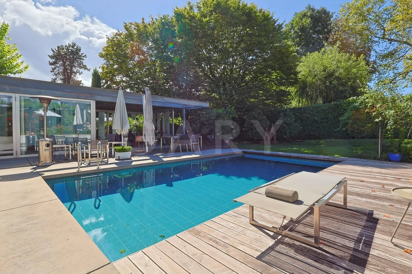 Familienvilla mit Pool und Poolhaus - Foto 1 von 1