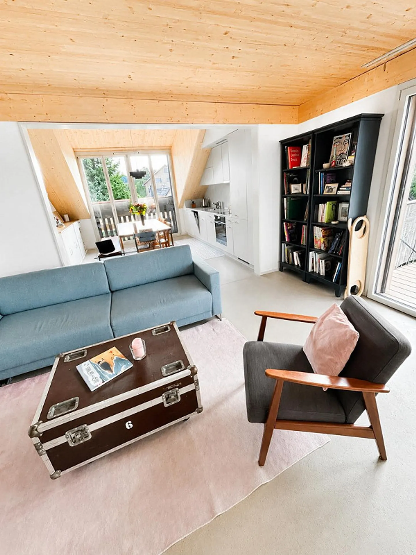 Moderne 4.5-Zimmer-Penthouse mit Aussicht - Foto 5 von 18