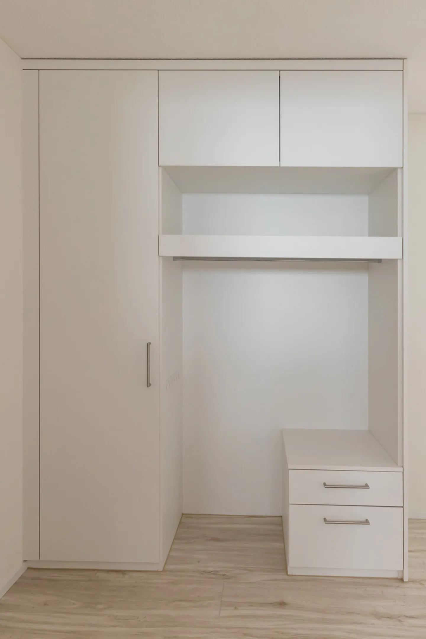 Ruhig gelegene, hochwertige, helle und moderne 4.5 Zimmer Terrassenwohnung im Obergeschoss mit 30 m² Wintergarten mit Weitsicht gegen Westen (Abendsonne), 2 Parkplätze inkl. und Gemeinschaftsgartengarten mit rundum Sichtschutz und Solitärbäumen - Foto 61 von 108