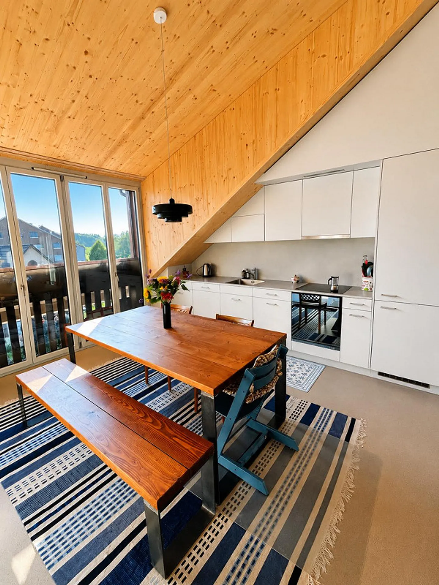 Moderne 4.5-Zimmer-Penthouse mit Aussicht - Foto 3 von 18