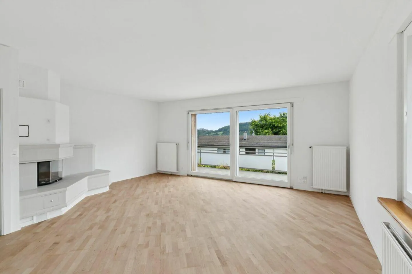 Ampia casa unifamiliare con panorama, giardino e tanto spazio per svilupparsi - Foto 2 di 15