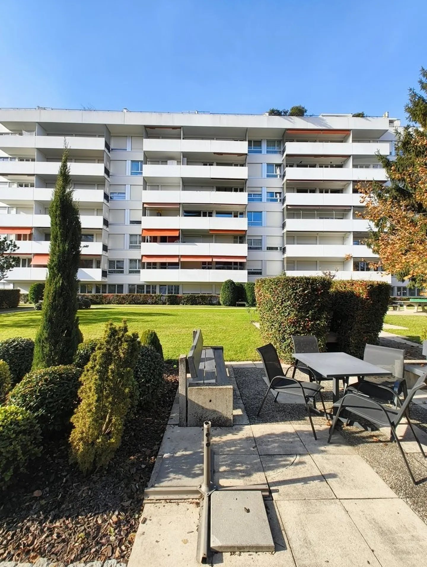 Charmant appartement traversant en attique, avec 2 terrasses - Photo 1 sur 12