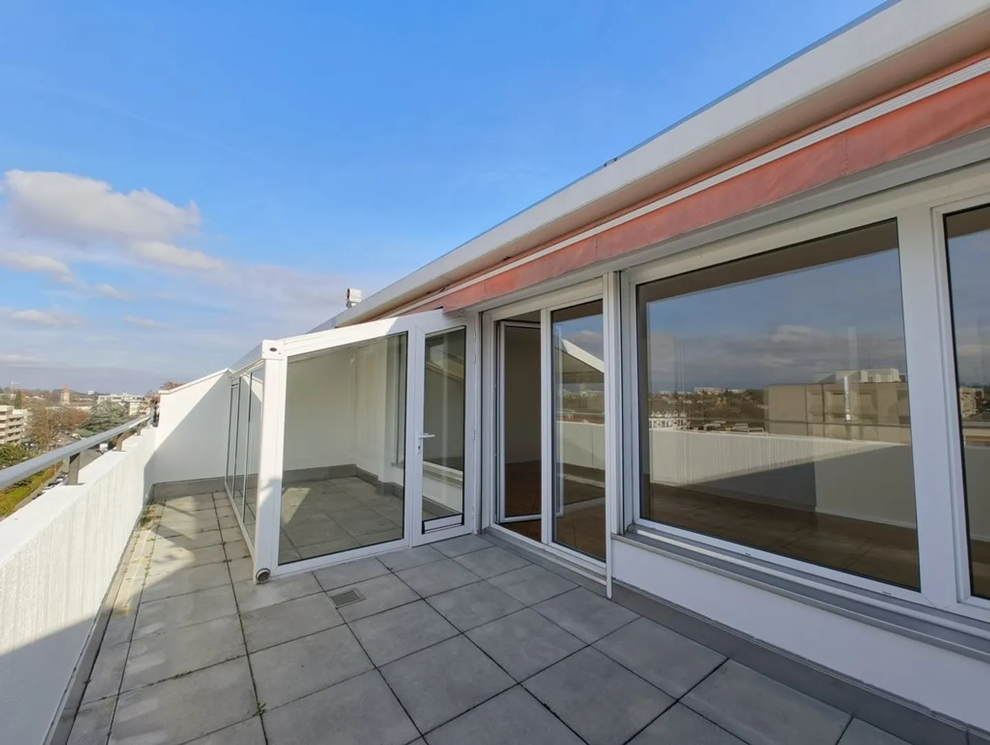 Charmant appartement traversant en attique, avec 2 terrasses - Photo 7 sur 12