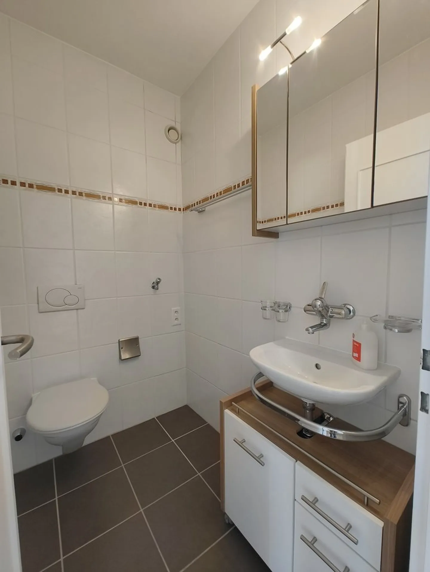 Charmant appartement traversant en attique, avec 2 terrasses - Photo 8 sur 12