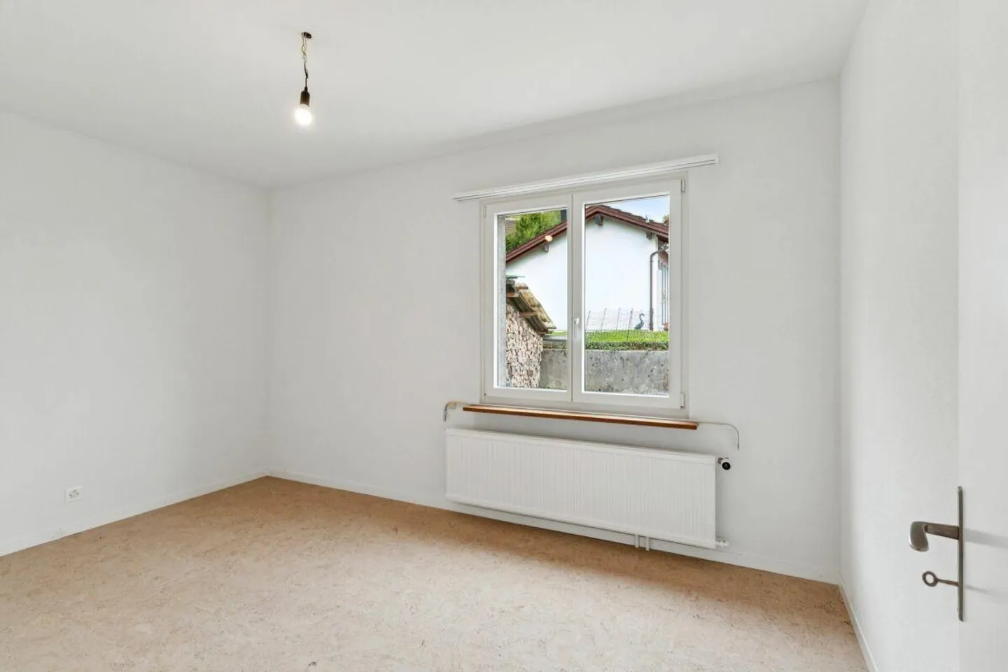 Ampia casa unifamiliare con panorama, giardino e tanto spazio per svilupparsi - Foto 5 di 15