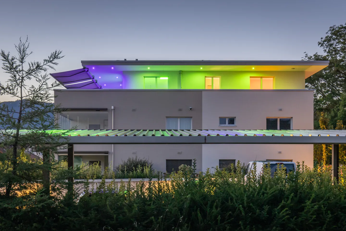 Ruhig gelegene, hochwertige, helle und moderne 4.5 Zimmer Terrassenwohnung im Obergeschoss mit 30 m² Wintergarten mit Weitsicht gegen Westen (Abendsonne), 2 Parkplätze inkl. und Gemeinschaftsgartengarten mit rundum Sichtschutz und Solitärbäumen - Foto 76 von 108