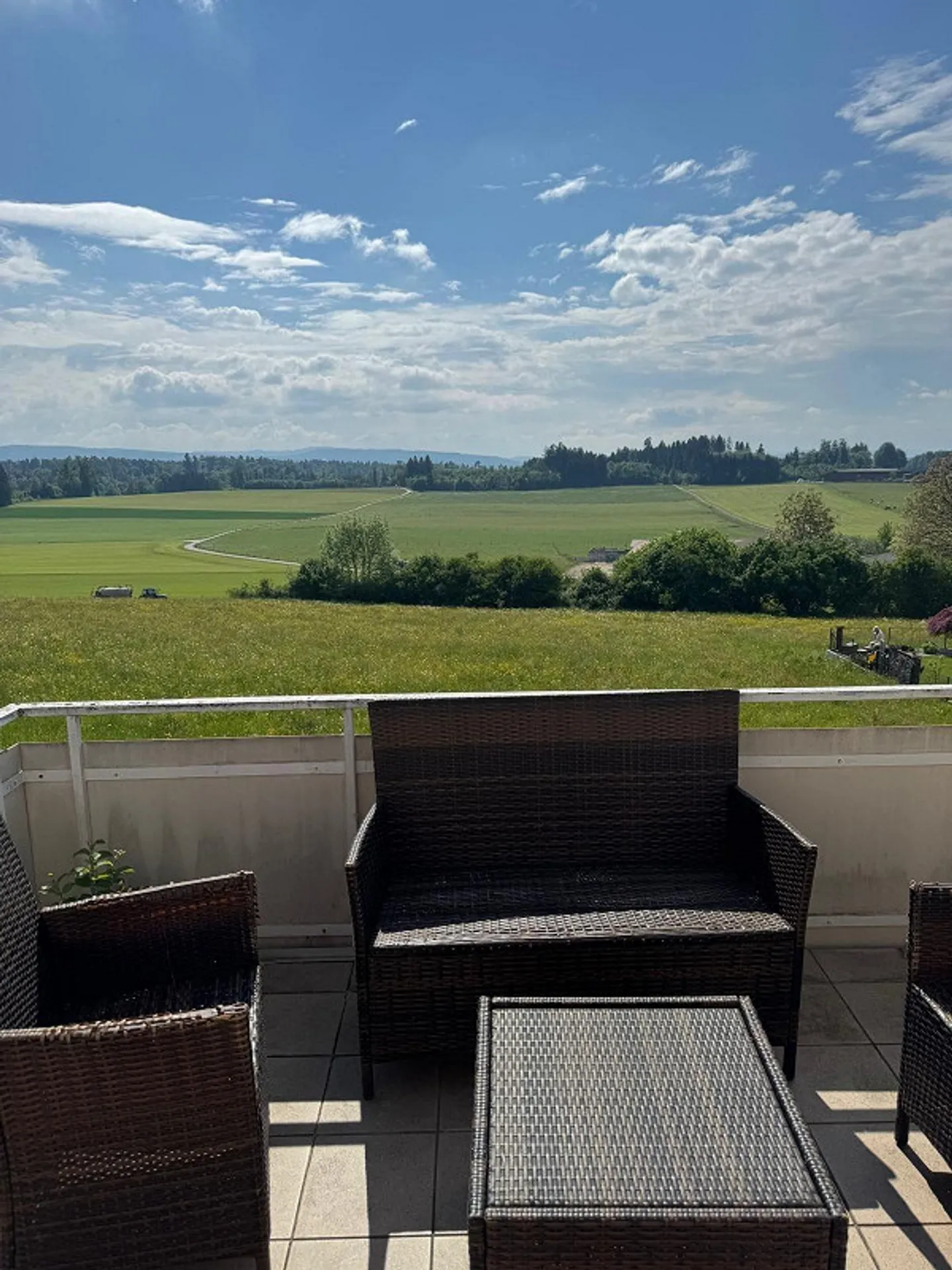 Charmante Dachwohnung mit Aussicht - Foto 1 von 13