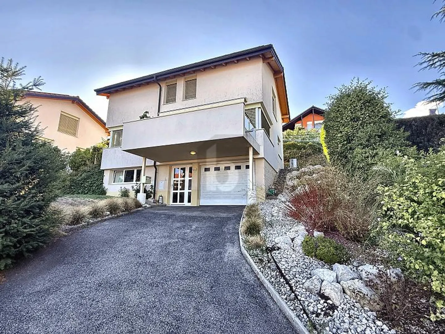 Maison Familiale Charmante avec Vue sur le Lac - Photo 1 sur 6